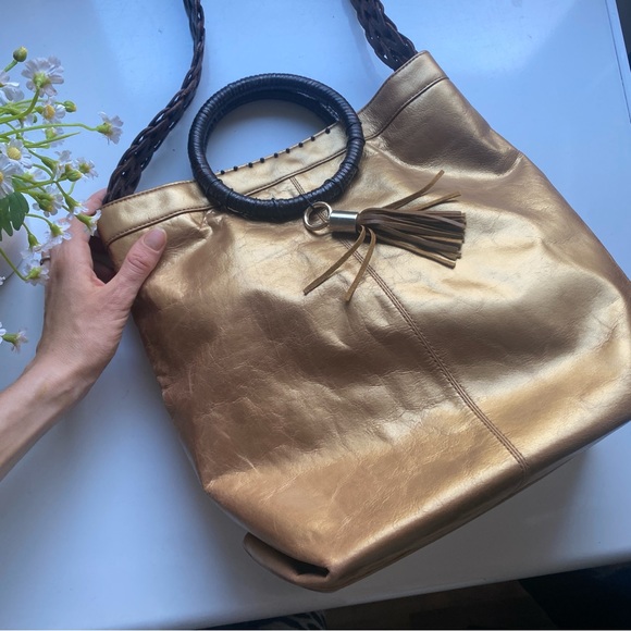 ALFANI LEATHER Gorgeous Golden Leather Shoulder Bag Fringe Detail Magnet Closure - Picture 9 of 9